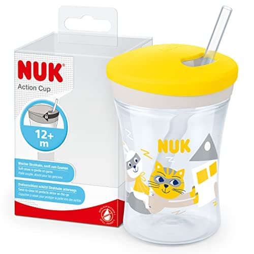 NUK Action Cup bicchiere con cannuccia per bambini | 12+ mesi | Coperchio con chiusura ad avvitamento e cannuccia morbida | A prova di perdite | Senza BPA | 230ml | gatto giallo